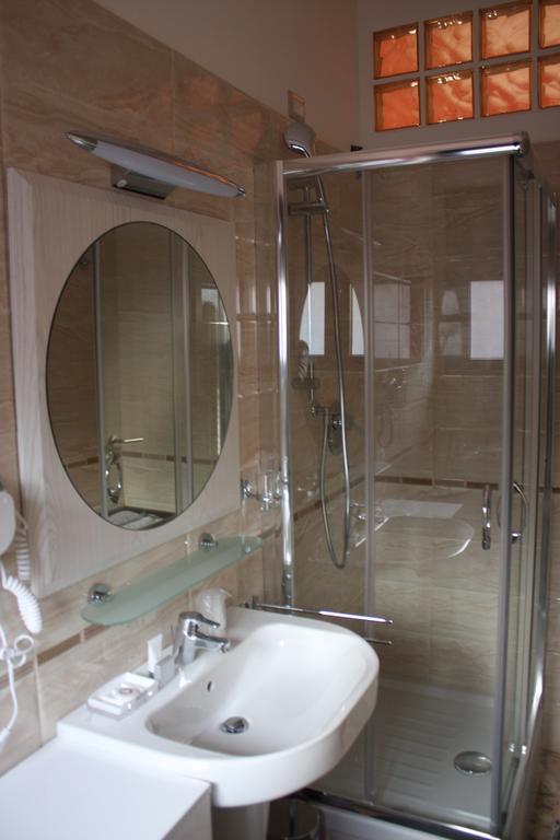 Double Room Private Bathroom