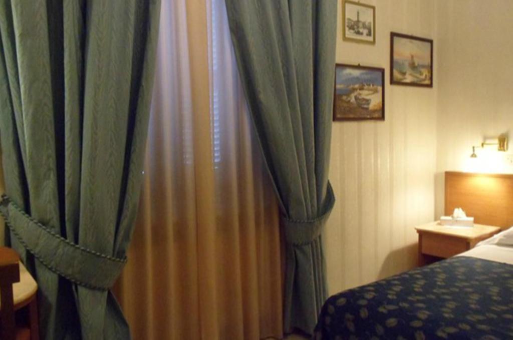 Single Room,63178153:JPEG