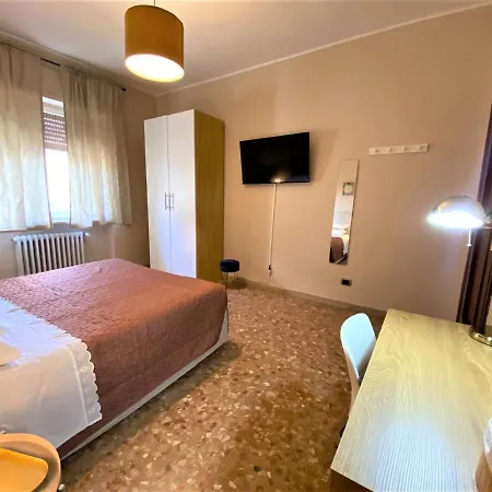 Casa Viola a 900 mt dalla Staz. Centrale-2