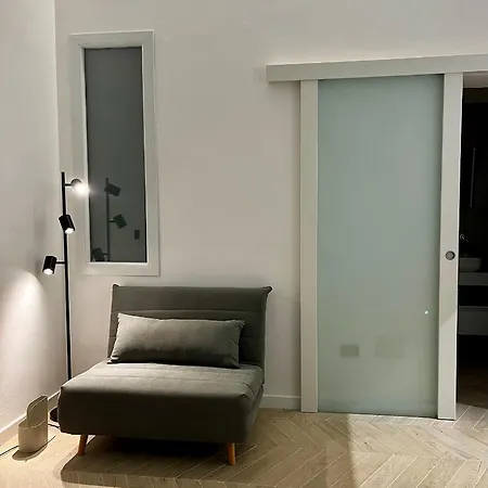 Central Suite 81-2